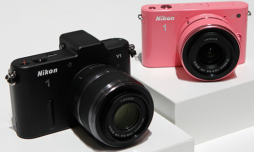 Презентация новой цифровой линейки фотоаппаратов Nikon. Новые камеры Nikon 1 V1 и Nikon J1 поступят в продажу в октябре и будут стоить 70,000-105,000 йен ($915-$1,375).