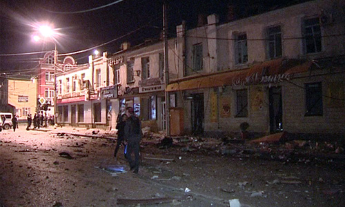 Медики оценивают состояние более 30 пострадавших во взрывах в Дагестане как тяжелое, сообщила "Интерфаксу" официальный представитель Минздравсоцразвития РФ Софья Малявина. Она заявила, что, по данным на утро четверга, в результате терактов один человек погиб, трое пострадавших находится в тяжелом состоянии. Еще 29 раненых, по оценкам врачей, - в состоянии средней тяжести.