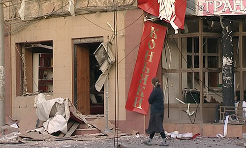 Медики оценивают состояние более 30 пострадавших во взрывах в Дагестане как тяжелое, сообщила "Интерфаксу" официальный представитель Минздравсоцразвития РФ Софья Малявина. Она заявила, что, по данным на утро четверга, в результате терактов один человек погиб, трое пострадавших находится в тяжелом состоянии. Еще 29 раненых, по оценкам врачей, - в состоянии средней тяжести.