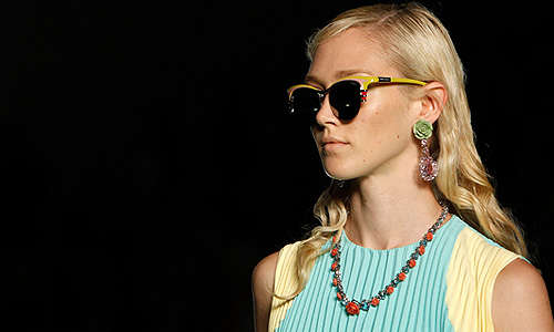Показ женской коллекции Prada весна-лето 2012 на Неделе моды в Милане.