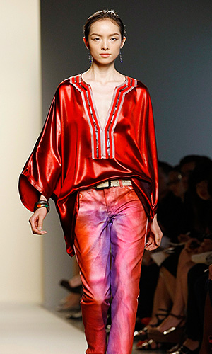 Показ женской коллекции Bottega Veneta весна-лето 2012 на Неделе моды в Милане.