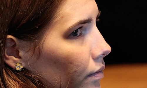 Аманда Нокс освобождена в зале суда и готовится отправиться домой, сообщает BBC. Обращаясь к присяжным и судьям в ходе слушаний Нокс сказала: "Я не убивала, я не насиловала, я не воровала. Меня там не было". В 2009 г. Аманда Нокс была приговорена к 26 годам тюремного заключения за убийство Мередит Керчер.