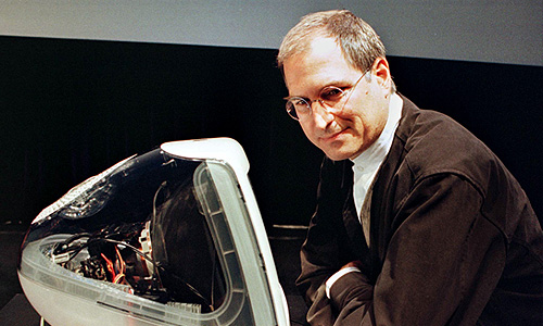 5 октября 1999г. Стив Джобс представляет новый iMAC DV Special Edition.