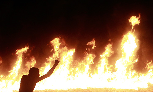 В мае этого года в результате нападений на коптские церкви в Египте погибли 12 человек; в марте столкновения между коптами и мусульманами на площади Тахрир привели к смерти 13 демонстрантов.