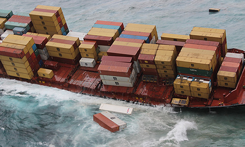 Чрезвычайное происшествие имело место ночью 5 октября: тогда грузовое судно "Рена" водоизмещением 47 тыс. тонн, шедшее под либерийским флагом, село на риф Астролябия в 22 км от новозеландского порта Тауранга на севере страны.