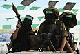 Боевики ХАМАС у пропускного пункта на юге Сектора Газа