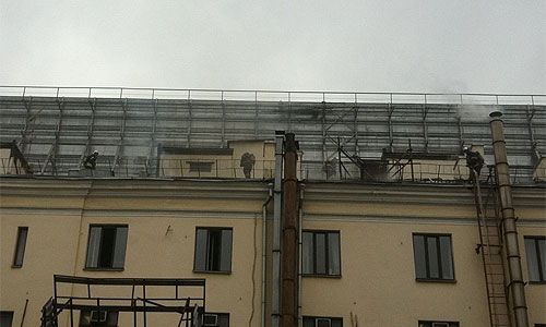 Ликвидирован пожар на крыше здания, где располагается информационное агентство "Интерфакс", сообщили в пресс-службе ГУ МЧС России по Москве. "Возгорание на кровле здания, расположенного на 1-й Тверской-Ямской улице дом 2, ликвидировано в 13:22. Его площадь составила 5 квадратных метров", - сказали в пресс-службе. Там уточнили, что в здании горела деревянная обрешетка кровли. Жертв и пострадавших нет.