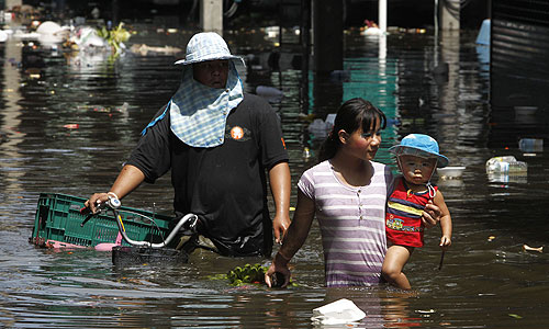 Властям Таиланда, вероятно, потребуется минимум месяц, чтобы ликвидировать последствия наводнения в Бангкоке, сообщила премьер-министр страны Йинглук Чинават.