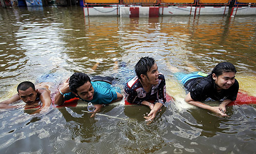 В Таиланде из-за наводнений введен режим ЧС.