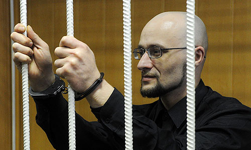 Руслан Хубаев, один из обвиняемых по делу о беспорядках на Манежной площади в декабре 2010 года, в зале заседания Тверского суда.