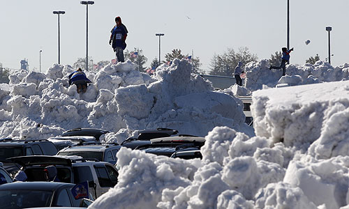 Власти штатов Мэн, Массачусетс, Нью-Джерси и Коннектикута уже сообщили, что для нормализации ситуации - восстановления подачи электроэнергии, разборки завалов и расчистки основных дорог - потребуется несколько дней.