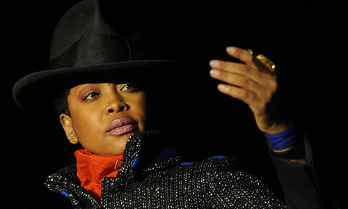 Американская певица Эрика Баду во время концерта в клубе Arena Moscow.