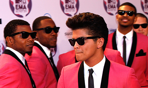 Американский исполнитель Бруно Марс на церемонии вручения MTV Europe Music Awards в Белфасте.