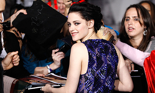 Актриса Кристен Стюарт на премьере фильма "Сумерки. Сага. Рассвет: Часть 1" в Лос-Анджелесе.