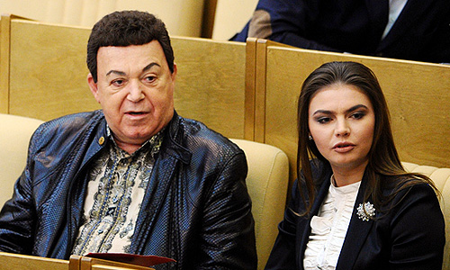 20 апреля 2011г. Член Комитета Госдумы РФ по информационной политике, информационным технологиям и связи Иосиф Кобзон и заместитель председателя Комитета ГД по делам молодежи Алина Кабаева на пленарном заседании Государственной думы, на котором выступил премьер-министр РФ В.Путин с отчетом о работе правительства в 2010 году.