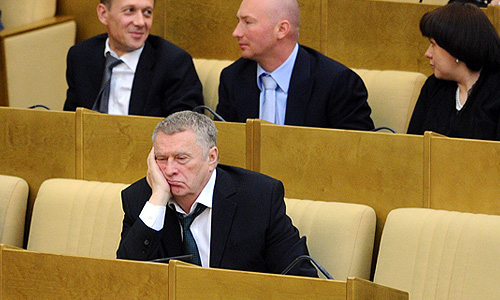 20 апреля 2010г. Лидер партии ЛДПР Владимир Жириновский (на первом плане), первый заместитель руководителя фракции ЛДПР Максим Рохмистров и руководитель фракции ЛДПР в Госдуме Игорь Лебедев (слева направо на втором плане) на пленарном заседании Государственной думы, на котором выступил премьер-министр РФ В.Путин с отчетом о работе правительства в 2010 году.