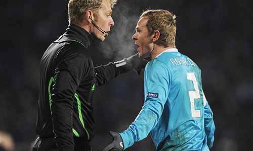 Игрок "Зенита" Александр Анюков (справа) в матче Лиги чемпионов УЕФА: "Зенит" (Санкт-Петербург, Россия) - АПОЭЛ (Никосия, Кипр).