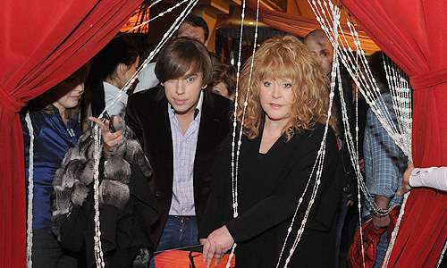 Телеведущий Максим Галкин и певица Алла Пугачева на премьере фильма "Высоцкий. Спасибо, что живой" в кинотеатре "Октябрь".