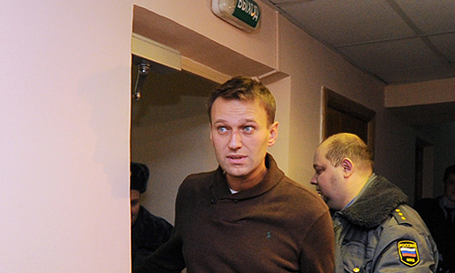 Блогер, создатель проекта "Роспил" адвокат Алексей Навальный перед заседанием в Тверском суде, куда он был доставлен после задержания во время акции оппозиционеров на Чистопрудном бульваре.