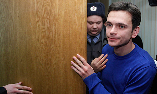 Член федерального политсовета движения "Солидарность" Илья Яшин перед заседанием в Тверском суде, куда он был доставлен после задержания во время акции оппозиционеров на Чистопрудном бульваре.