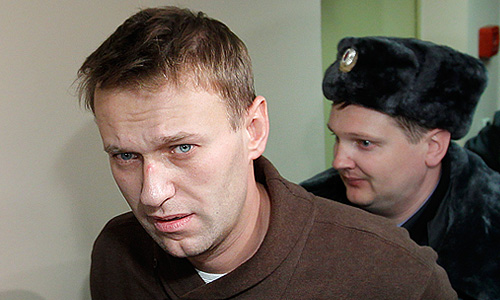 Блогер, создатель проекта "Роспил" адвокат Алексей Навальный перед заседанием в Тверском суде, куда он был доставлен после задержания во время акции оппозиционеров на Чистопрудном бульваре.