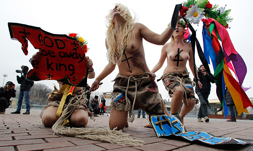 Акция FEMEN у Храма Христа Спасителя. 09.12.2011.