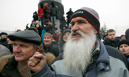 Участники митинга против фальсификации на прошедших выборах в Госдуму РФ в Красноярске.