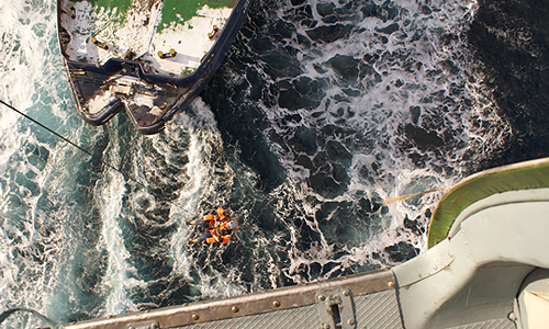 Поисково-спасательная операция в районе крушения платформы "Кольская".