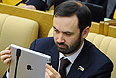 Депутат Госдумы РФ Илья Пономарев на первом пленарном заседании Государственной Думы РФ шестого созыва.