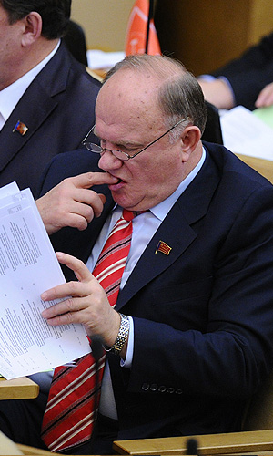 Лидер КПРФ Геннадий Зюганов на первом пленарном заседании Государственной Думы РФ шестого созыва.