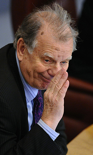 Депутат Госдумы РФ Жорес Алферов на первом пленарном заседании Государственной Думы РФ шестого созыва.