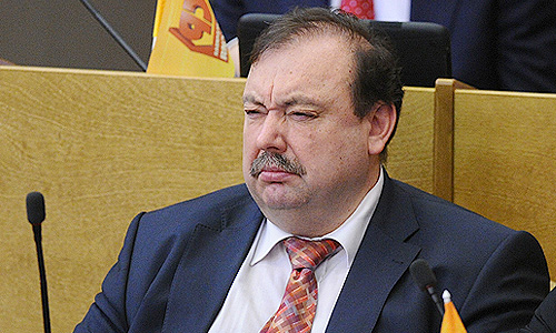 Депутат Госдумы РФ Геннадий Гудков на первом пленарном заседании Государственной Думы РФ шестого созыва.