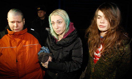Участницы FEMEN Инна Шевченко Оксана Шачко и Александра Немчинова во время интервью в городе Ельск. Активистки FEMEN заявляют об издевательствах и насилии со стороны белорусских спецслужб.