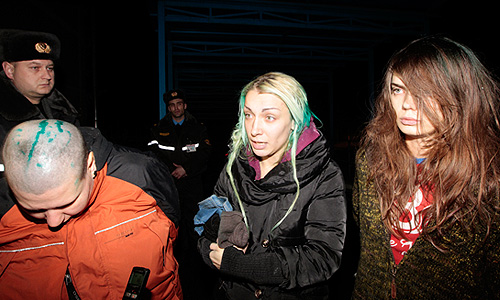 Участницы FEMEN в городе Ельск. Активистки FEMEN заявляют об издевательствах и насилии со стороны белорусских спецслужб.