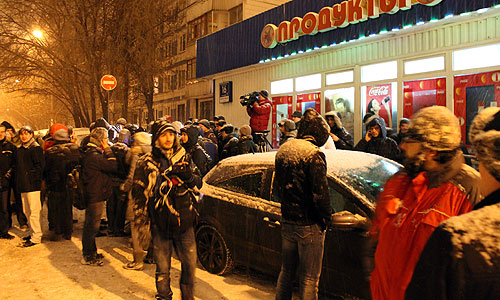 Журналисты у спецприемника на Симферопольском бульваре