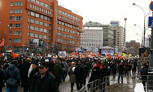 Представитель оргкомитета митинга, член бюро движения "Солидарность" Александр Рыклин заявил, что уже около 40 тыс. человек пришли на проспект Академика Сахарова в центре Москвы. "Митинг еще не начался, но здесь уже порядка 40 тыс. человек. Люди продолжают подходить", - сказал он "Интерфаксу". По его словам, обстановка в районе проведения санкционированного митинга остается спокойной, общественный порядок никто не нарушает.