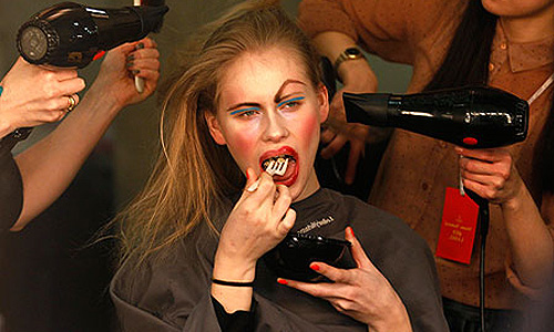 Backstage   Vivienne Westwood - 2011     .