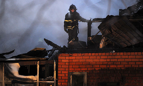 В 16:17 возгорание на Новочеремушкинской улице, дом 38, было локализовано, его площадь составила 300 кв. м