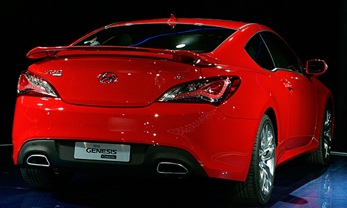 Автомобиль Hyundai Genesis coupe 2013 года.