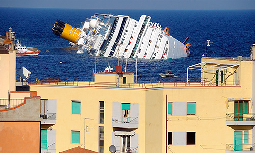 Круизный лайнер Costa Concordia, на борту которого находились более 4,2 тыс. человек, в том числе 111 российских граждан, в ночь на 14 января сел на мель близ острова Джильо у побережья итальянской области Тоскана, после чего затонул.