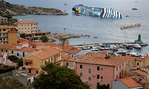 Круизный лайнер Costa Concordia, на борту которого находились более 4,2 тыс. человек, в том числе 111 российских граждан, в ночь на 14 января сел на мель близ острова Джильо у побережья итальянской области Тоскана, после чего затонул.