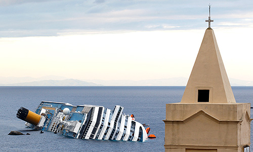 Круизный лайнер Costa Concordia, на борту которого находились более 4,2 тыс. человек, в том числе 111 российских граждан, в ночь на 14 января сел на мель близ острова Джильо у побережья итальянской области Тоскана, после чего затонул.