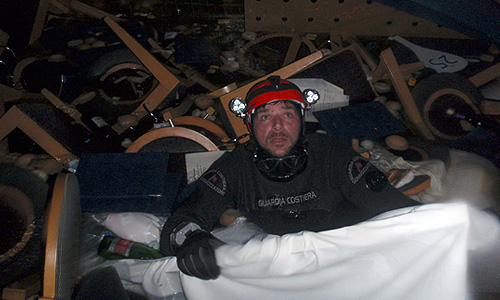 Береговой охране Италии во вторник удалось установить личности всех 29 пропавших без вести пассажиров потерпевшего крушение круизного лайнера Costa Concordia. Среди пропавших без вести 14 граждан Германии, шесть граждан Италии, четыре гражданина Франции, два гражданина США и по одному гражданину Венгрии, Индии и Перу, говорится в заявлении итальянской береговой охраны.