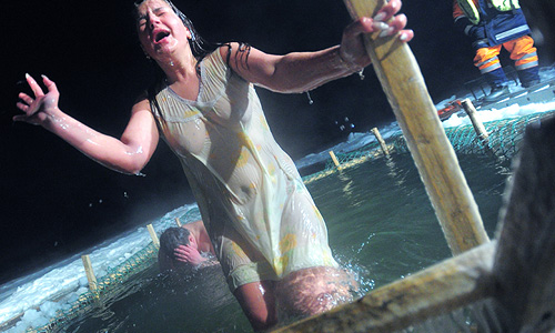 В 47 местах, оборудованных для купания, в ночь на Крещение окунулись 91,5 тыс. москвичей. Это почти в два раза больше, чем год назад, когда к крещенским купелям пришли 58 тыс. человек.