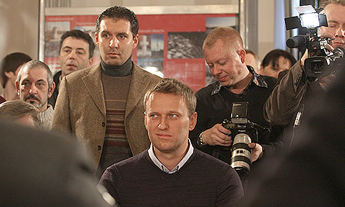 Блогер Алексей Навальный (в центре) на расширенном заседании оргкомитета митинга 4 февраля.