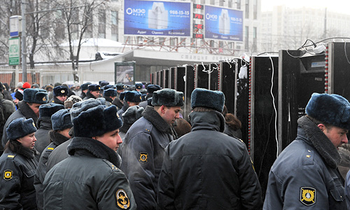 От Якиманки до Болотной: шествие и митинг гражданских активистов, оппозиции и просто горожан, требующих перевыборов и демократизации.