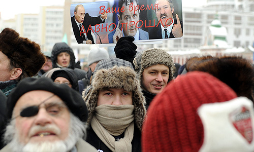 От Якиманки до Болотной: шествие и митинг гражданских активистов, оппозиции и просто горожан, требующих перевыборов и демократизации.