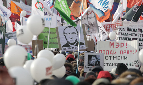 От Якиманки до Болотной: шествие и митинг гражданских активистов, оппозиции и просто горожан, требующих перевыборов и демократизации.