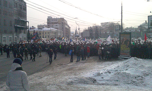 От Якиманки до Болотной: шествие и митинг гражданских активистов, оппозиции и просто горожан, требующих перевыборов и демократизации.