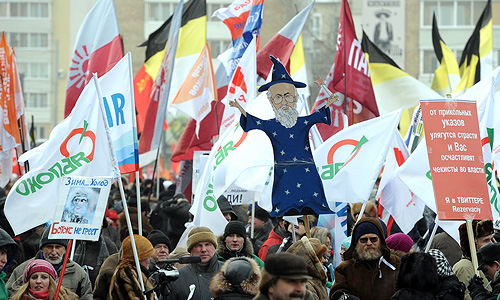 От Якиманки до Болотной: шествие и митинг гражданских активистов, оппозиции и просто горожан, требующих перевыборов и демократизации.